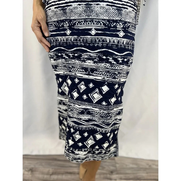 Authentic Chanel RTW 2019 Collection Navy White Midi Dress $5995 - Picture 6 of 17